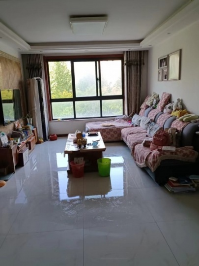 急售風(fēng)水好房子，簡裝，送品牌家具家電，可拎包入住