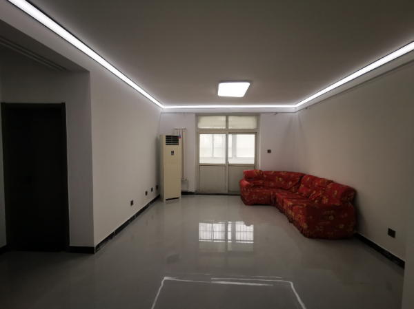 出租福田三區三樓  二室二廳一衛  水電暖家具家電齊全 豪華裝修  拎包入住