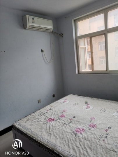 整層出租，半坡店社區三樓西戶，三室兩廳一廚一衛，家具家電一應俱全，水電氣齊全，周邊中小學校，火車站，汽車站，交通方便，價格優惠，電話15603927648